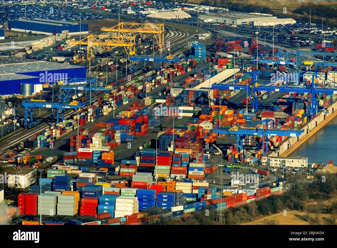 Terminal dei container nel porto di Duisburg, terminal intermodale (DIT) a Duisburg, 26.01.2017, vista aerea, Germania, Renania settentrionale-Vestfalia, zona della Ruhr, Duisburg Foto Stock