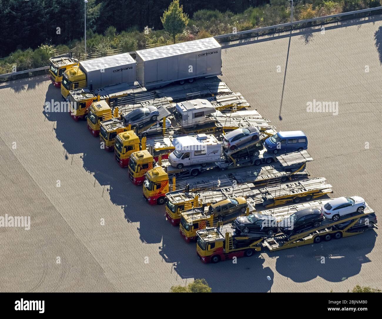 Area industriale e commerciale presso l'autostrada federale A45 Freudenberg a Freudenberg, 16.10.2016, vista aerea, Germania, Nord Reno-Westfalia, Freudenberg Foto Stock