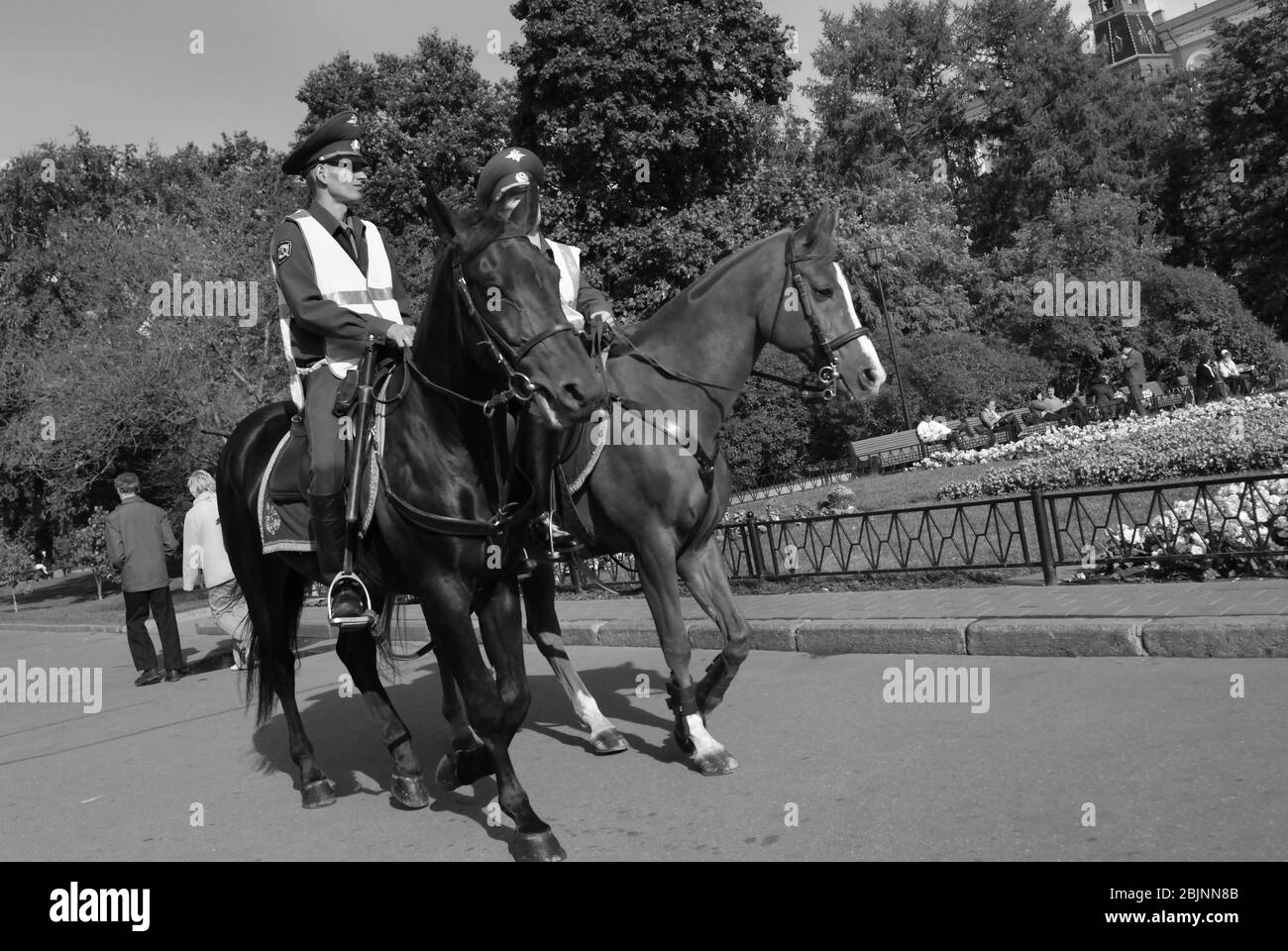 Due poliziotti a cavallo fuori dal Cremlino, Mosca Foto Stock