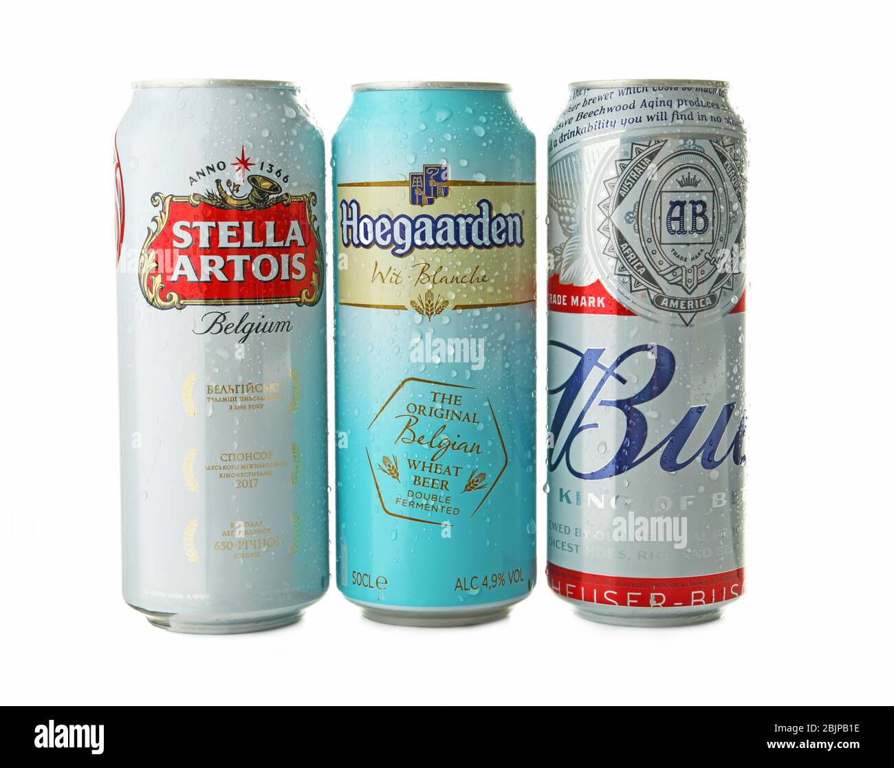 KYIV, UCRAINA - 18 SETTEMBRE 2017: Lattine di Hoegaarden, Stella Artois e Bud su sfondo bianco Foto Stock