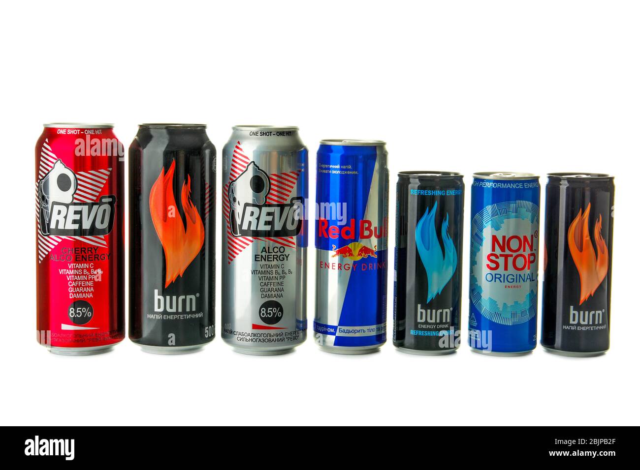 KIEV, UCRAINA - 18 SETTEMBRE 2017: Bevande diverse dei marchi più popolari su sfondo bianco Foto Stock