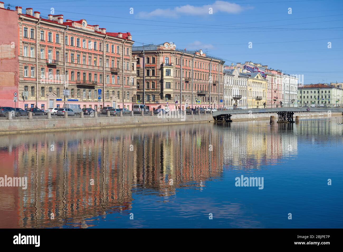 ST. PIETROBURGO, RUSSIA - 22 MARZO 2020: Giornata di marzo soleggiato sul fiume Fontanka Foto Stock