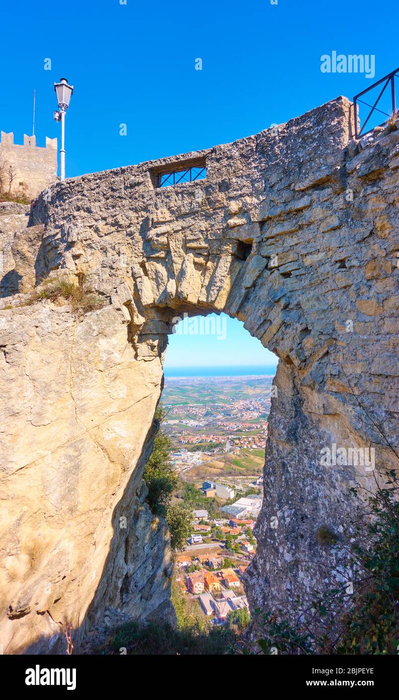 Ponte antico - il Passo delle Streghe a San Marino Foto Stock