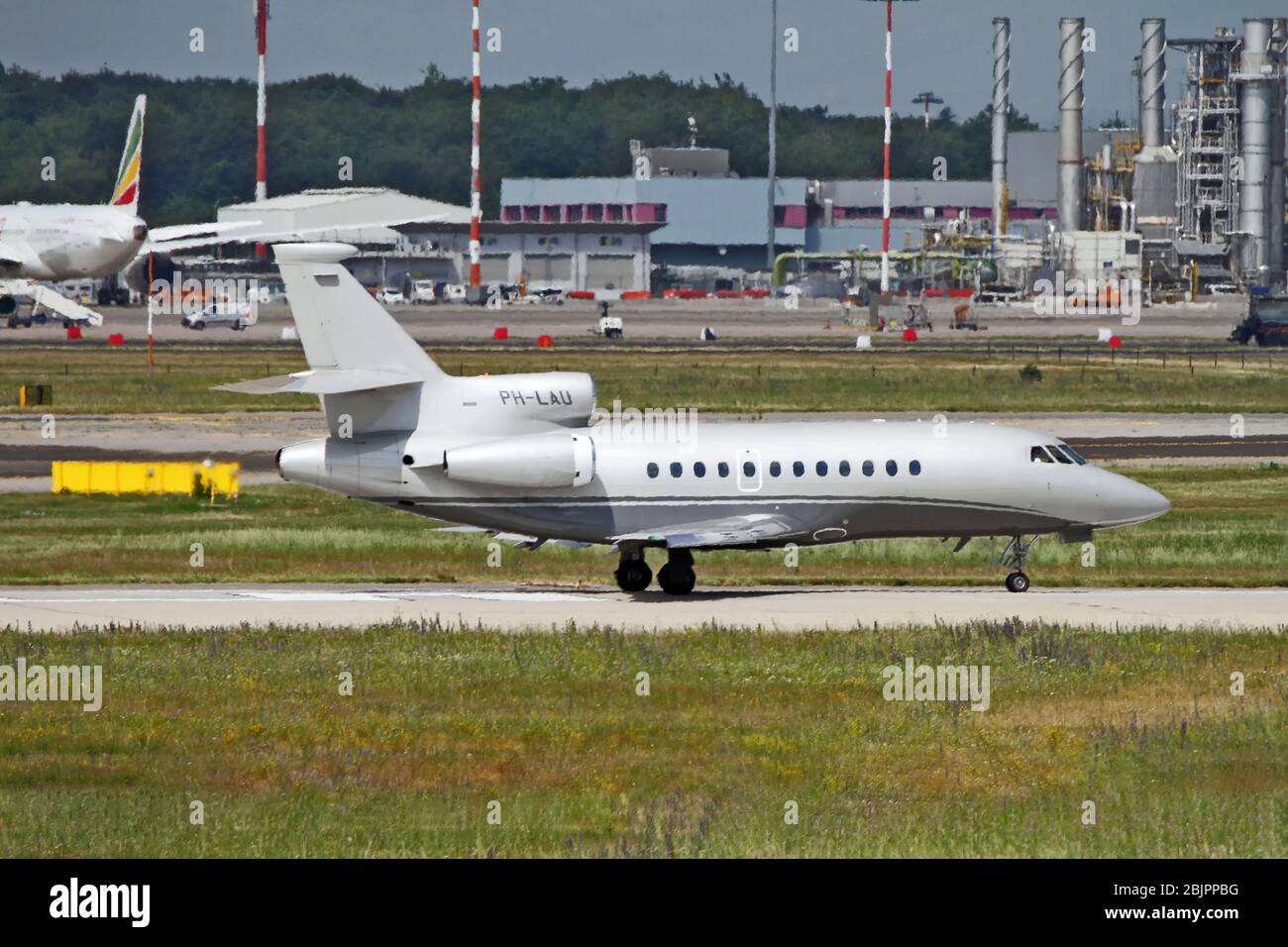 PH-LAU Exxaero Dassault Falcon 900EX a Malpensa (MXP / LIMC), Milano, Italia Foto Stock