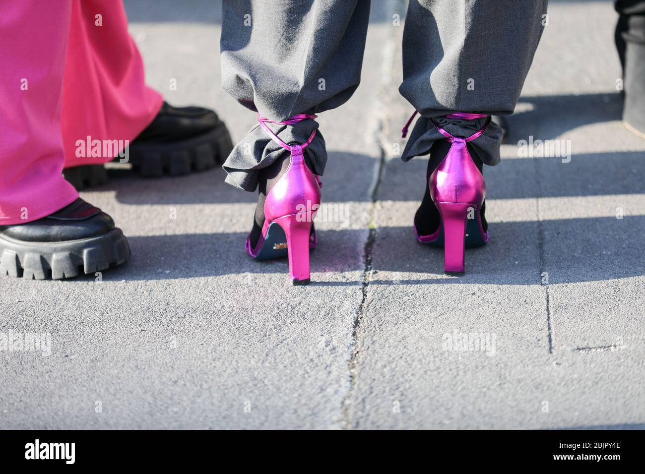 Scarpe Viola Immagini e Fotos Stock - Alamy