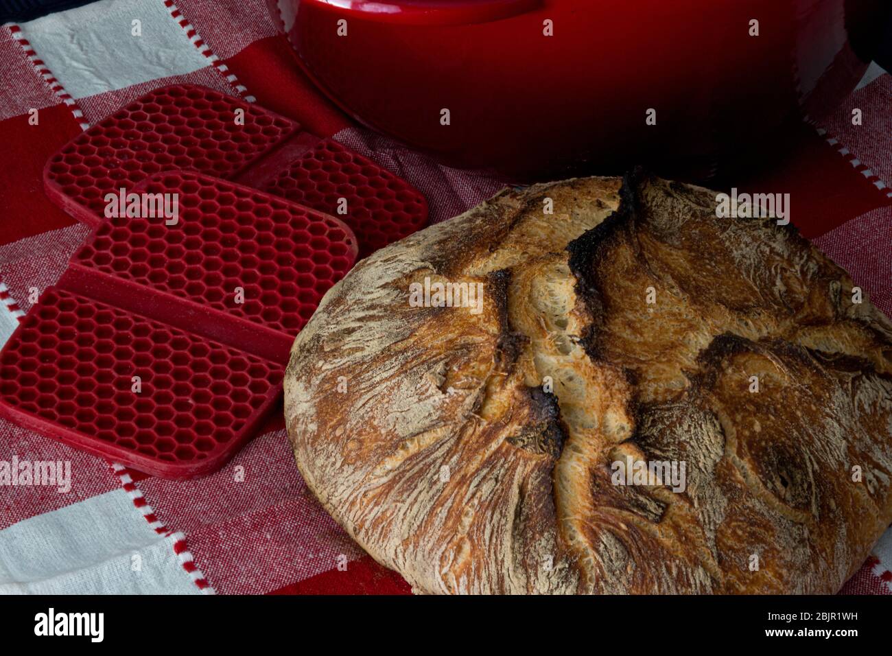 Souppast pane fatto in casa, cotto nel forno olandese. Foto Stock