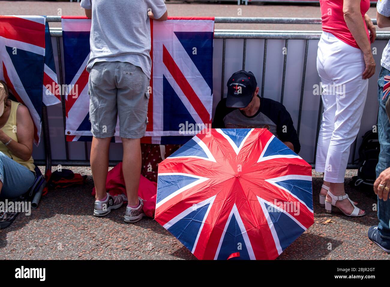 07.07.2014 Londra, Inghilterra. Gli appassionati di ciclismo al traguardo della tappa 3 del Tour De France Cambridge a Londra. Foto Stock