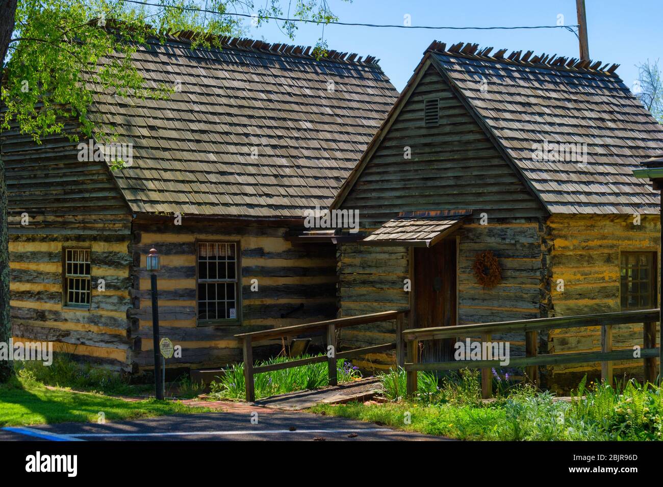 Kingsport, Tennessee, USA - 15 aprile 2020: Questi edifici sono stati spostati dalla Boone's Kentucky Wilderness Road in Virginia, dove la famiglia Boone visse Foto Stock