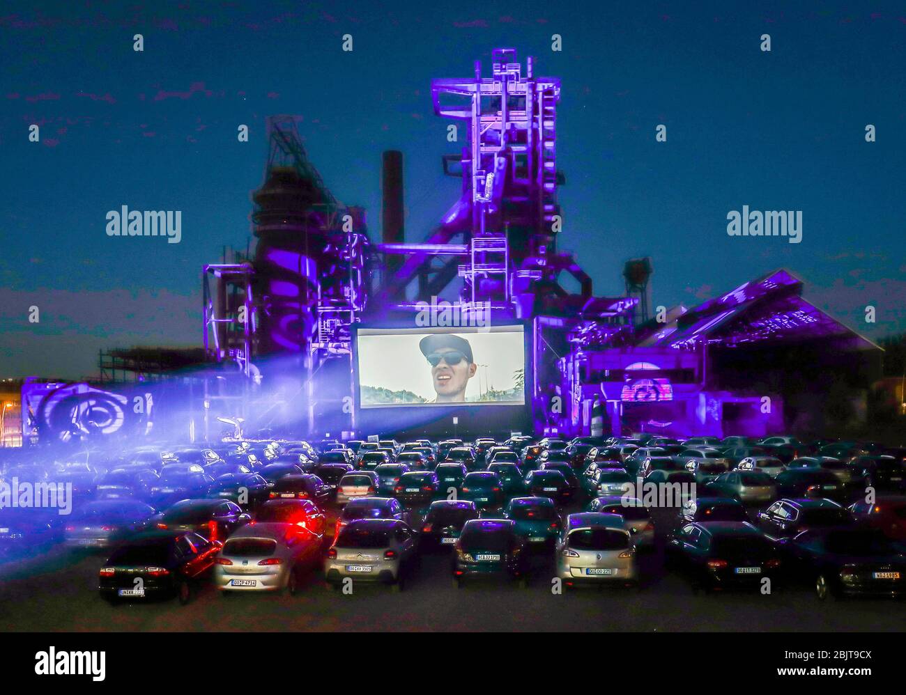 20.04.2020, Dortmund, zona della Ruhr, Renania settentrionale-Vestfalia, Germania - drive-in cinema Dortmund, recentemente aperto drive-in cinema di fronte alla precedente esplosione Foto Stock