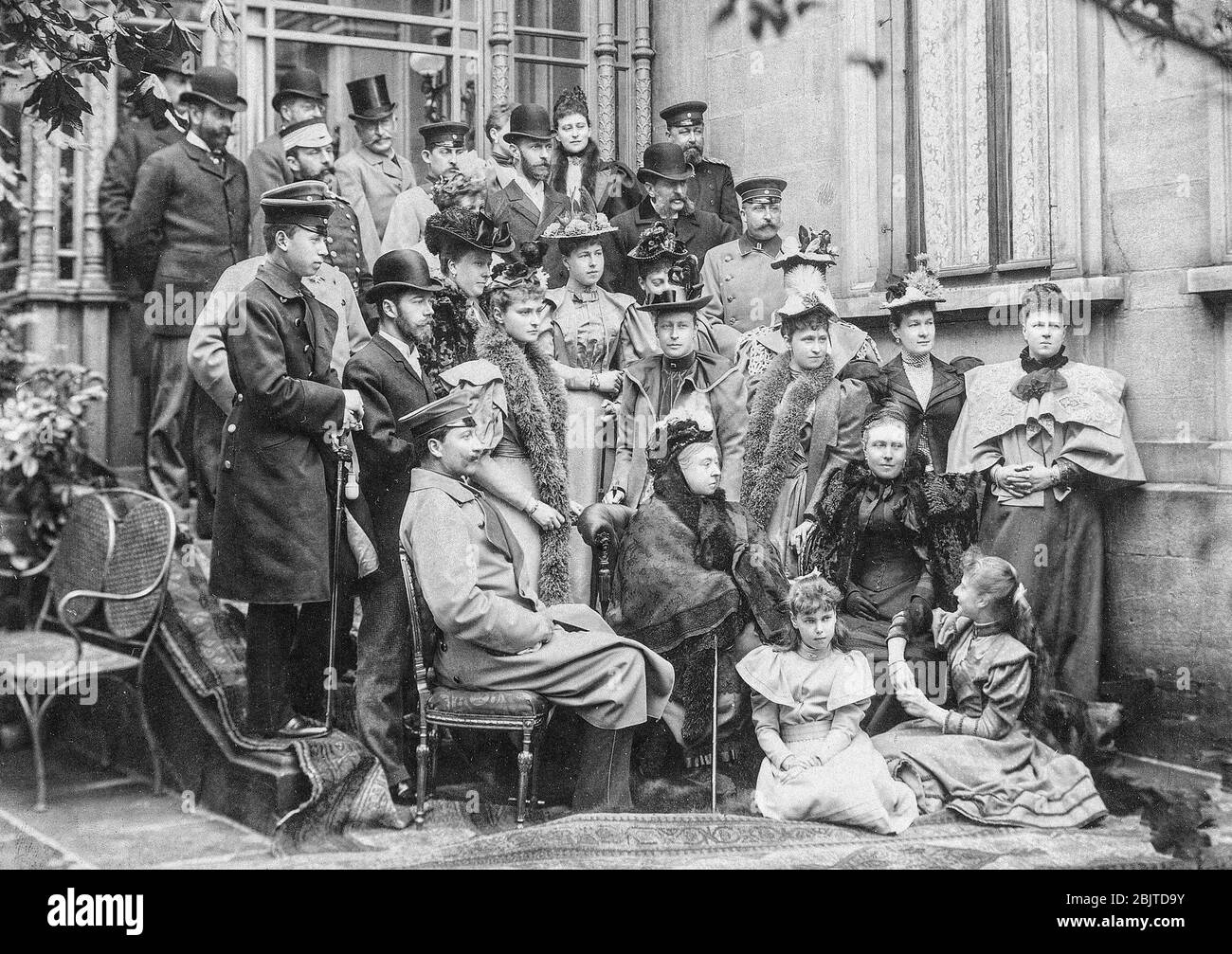 La regina Victoria e della sua famiglia, tra cui il re Edoardo VII, Tsar Nicholas II, Tsarina Alexandra, il Kaiser Guglielmo II e Empress Frederick a un matrimonio in Coburg, Germania, 1894 Foto Stock