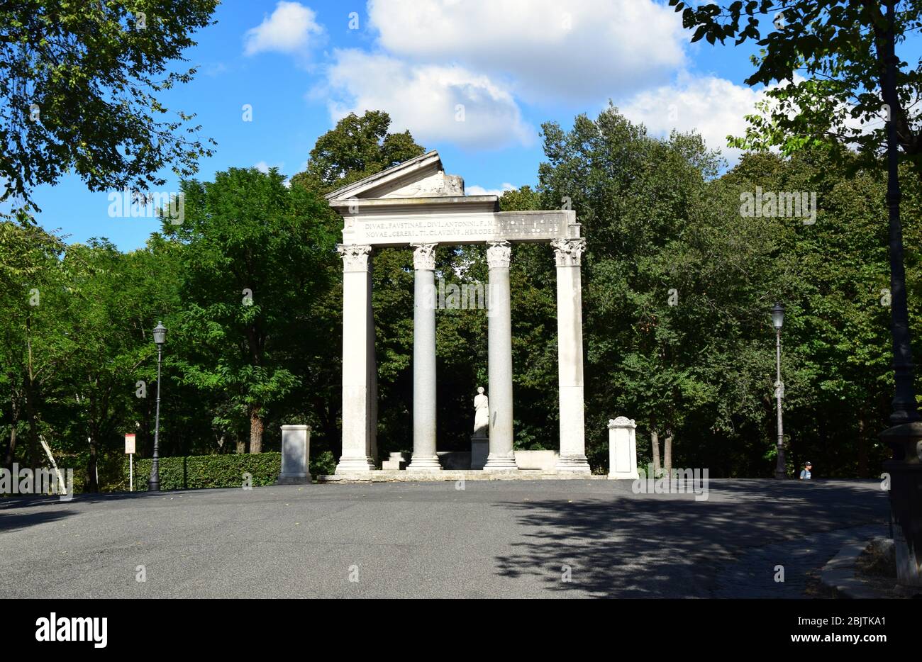 Tempio di Antonino e Faustina a Villa Borghese, Roma Foto Stock