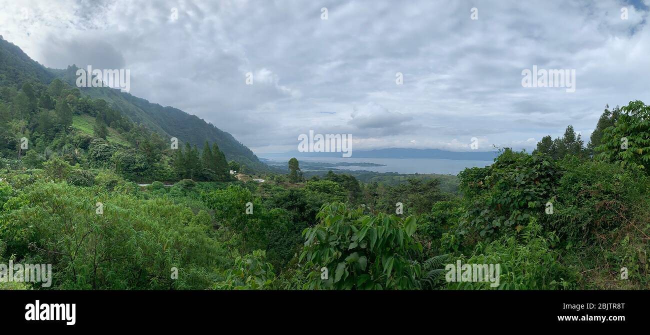 Panorama del bellissimo lago Toba, Sumatra, Indonesia Foto Stock