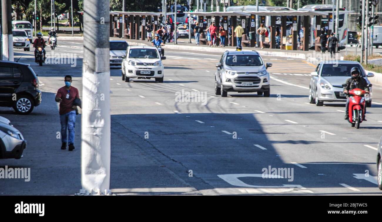 30 aprile 2020, Sao Paulo, Sao Paulo, Brasile: (INT) Sao Paulo City potrebbe bloccare l'accesso alle strade della città in mezzo covid-19. 30 aprile 2020, Sao Paulo, Brasile: La città di Sao Paulo potrebbe non solo estendere il periodo di chiusura del commercio non essenziale nella città, ma potrebbe anche bloccare la circolazione di automobili nei prossimi giorni, se la pressione per posti in ICU letti (Intensive Care Unit) Continua ai livelli attuali e la percentuale di adesione all'isolamento sociale rimane inferiore al 50% secondo Edson Aparecida, Segretario Comunale della Salute della capitale. Foto Stock