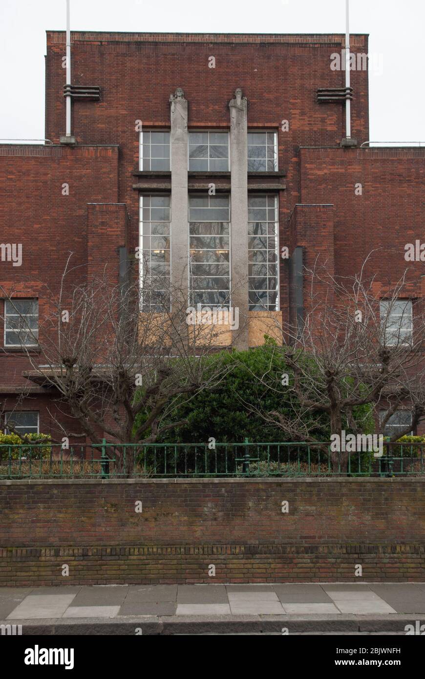 Architettura degli anni '30, architettura Art Deco Red Brick Stone, Royal Masonic Hospital 1 Coulter Rd, Hammersmith, Londra W6 0BJ di Thomas S Tait Foto Stock