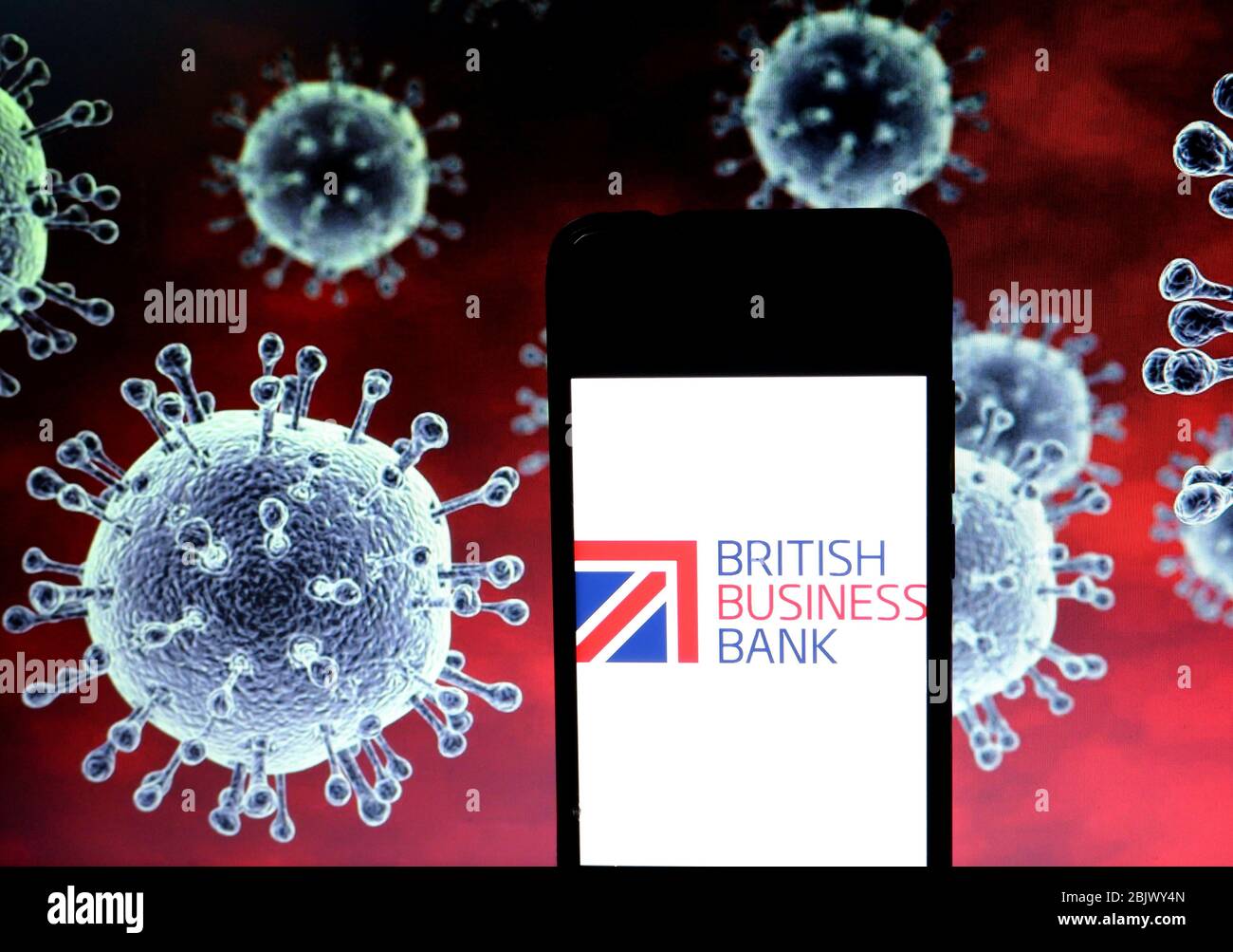 India. 30 Aprile 2020. In questa illustrazione fotografica, viene visualizzato un logo della British Business Bank su uno smartphone con un'immagine di coronavirus COVID-19 sullo sfondo. Credit: Avishek Das/SOPA Images/ZUMA Wire/Alamy Live News Foto Stock
