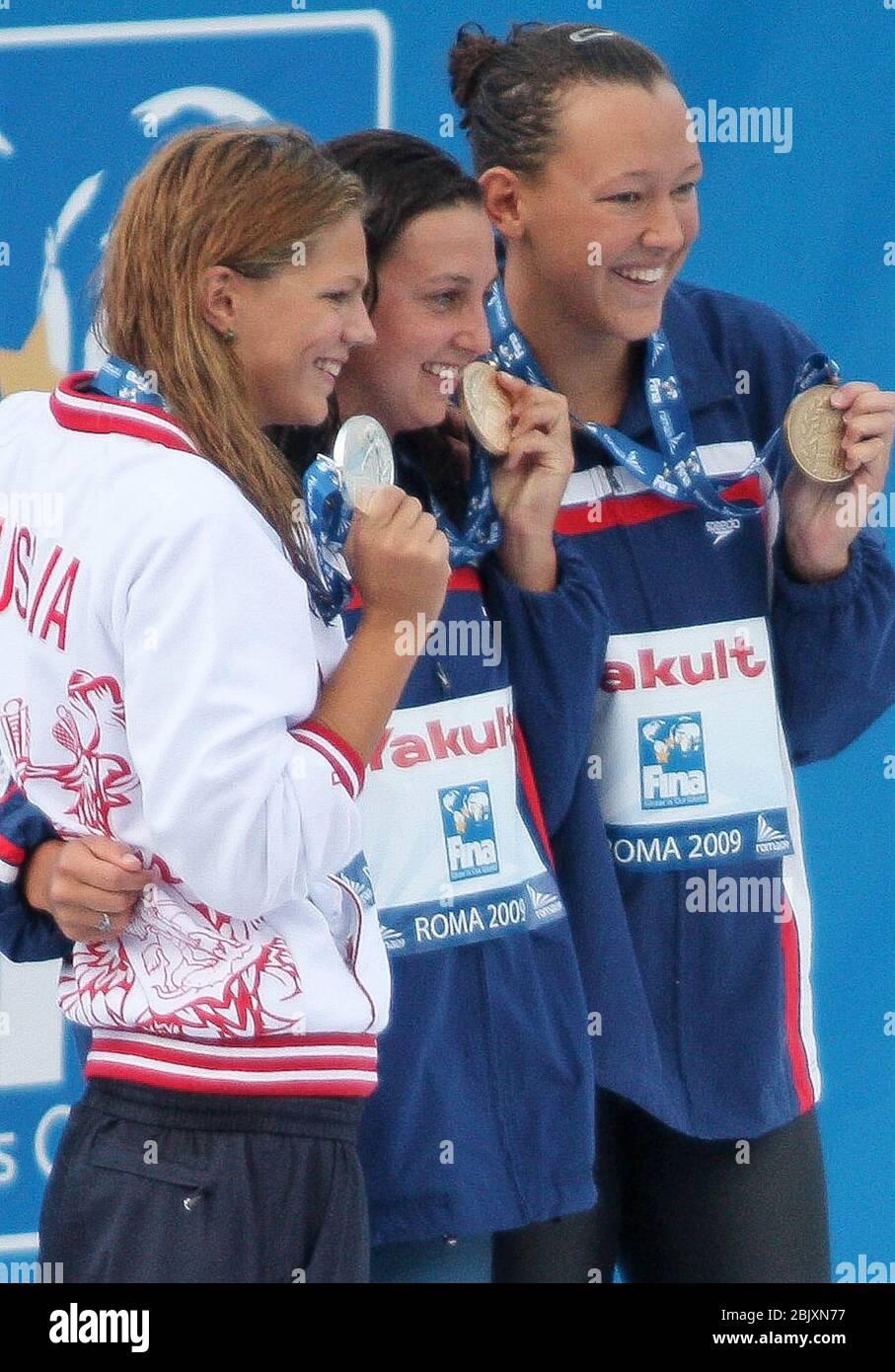 Rebecca Soni degli Stati Uniti, Yuliya Efimova della Russia e Kasey Carlson degli Stati Uniti durante in Podium 100 M Brasse Women World Championship 2009, 2009 a Roma, Italia Foto Laurent Lairys / DPPI Foto Stock