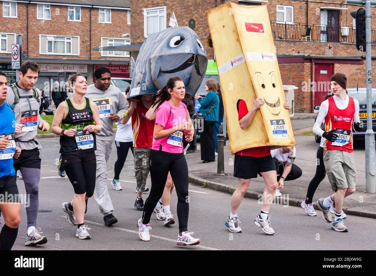 Concorrenti nella metà della Maratona di lettura 2011, Reading, Berkshire, Inghilterra, GB, Regno Unito Foto Stock