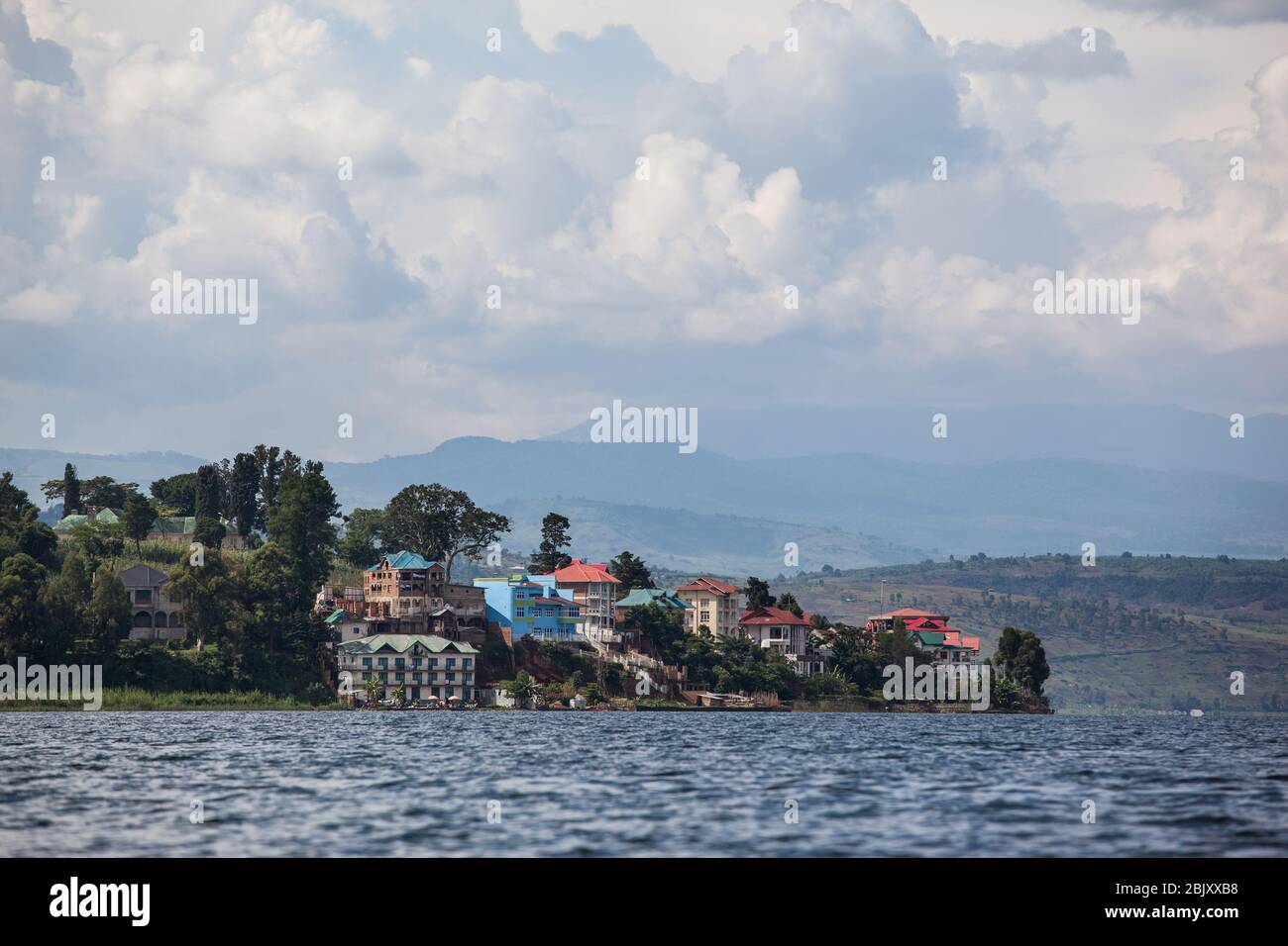 sud kivu lago riva bukavu città tranquillo giardino paesaggio Foto Stock