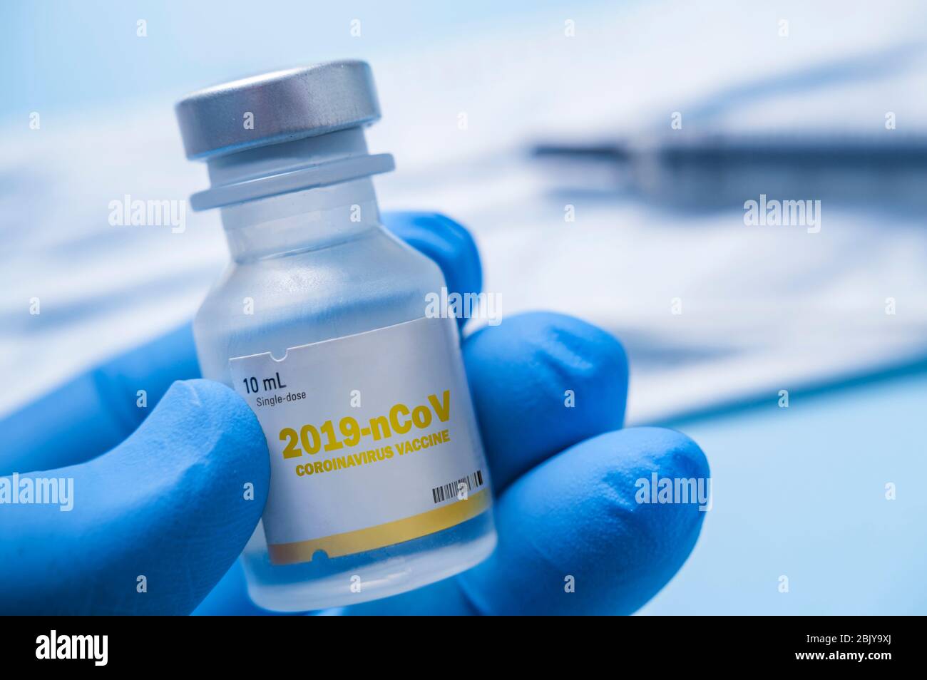 Primo piano del flaconcino contenente il vaccino di Coronavirus Foto Stock