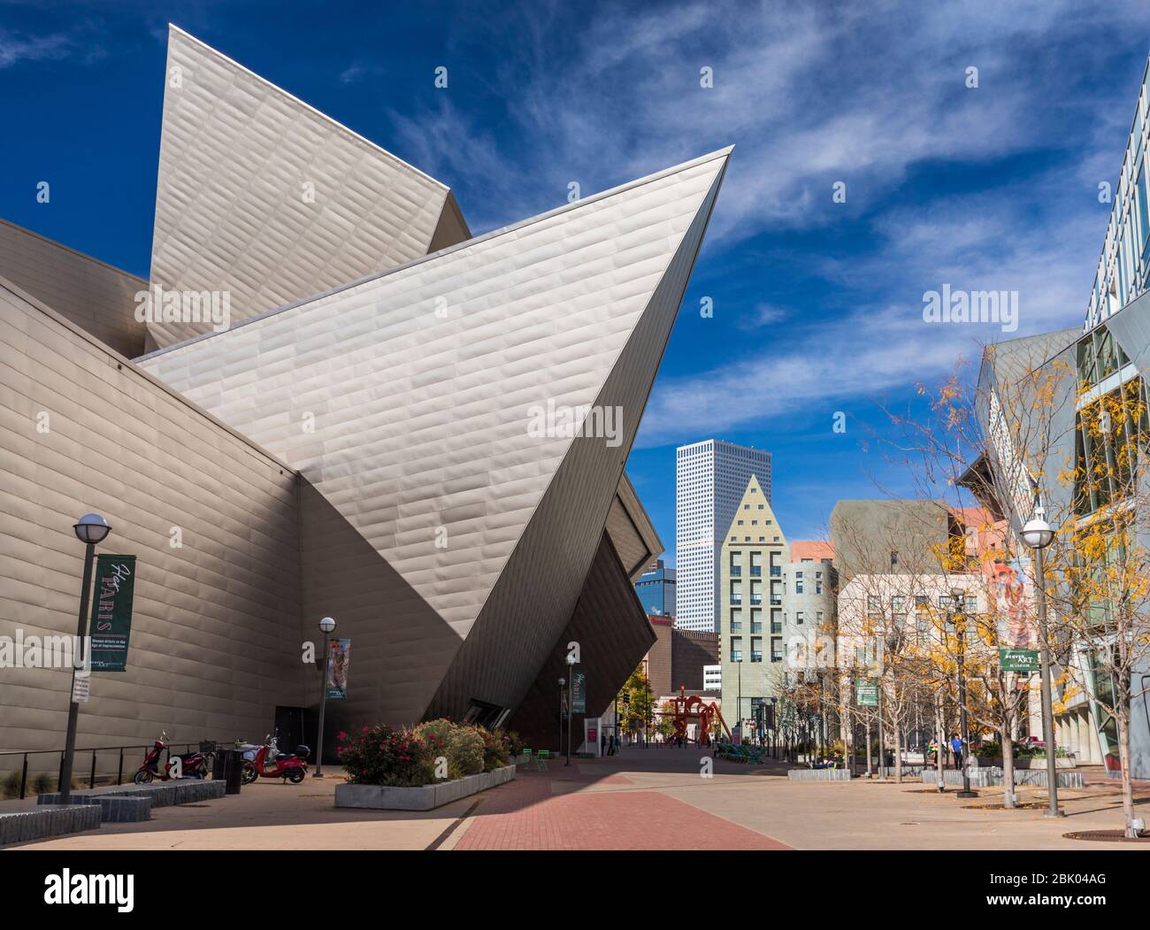 Il Denver Art Museum e il centro commerciale pedonale di Denver, Colorado, Stati Uniti. Foto Stock
