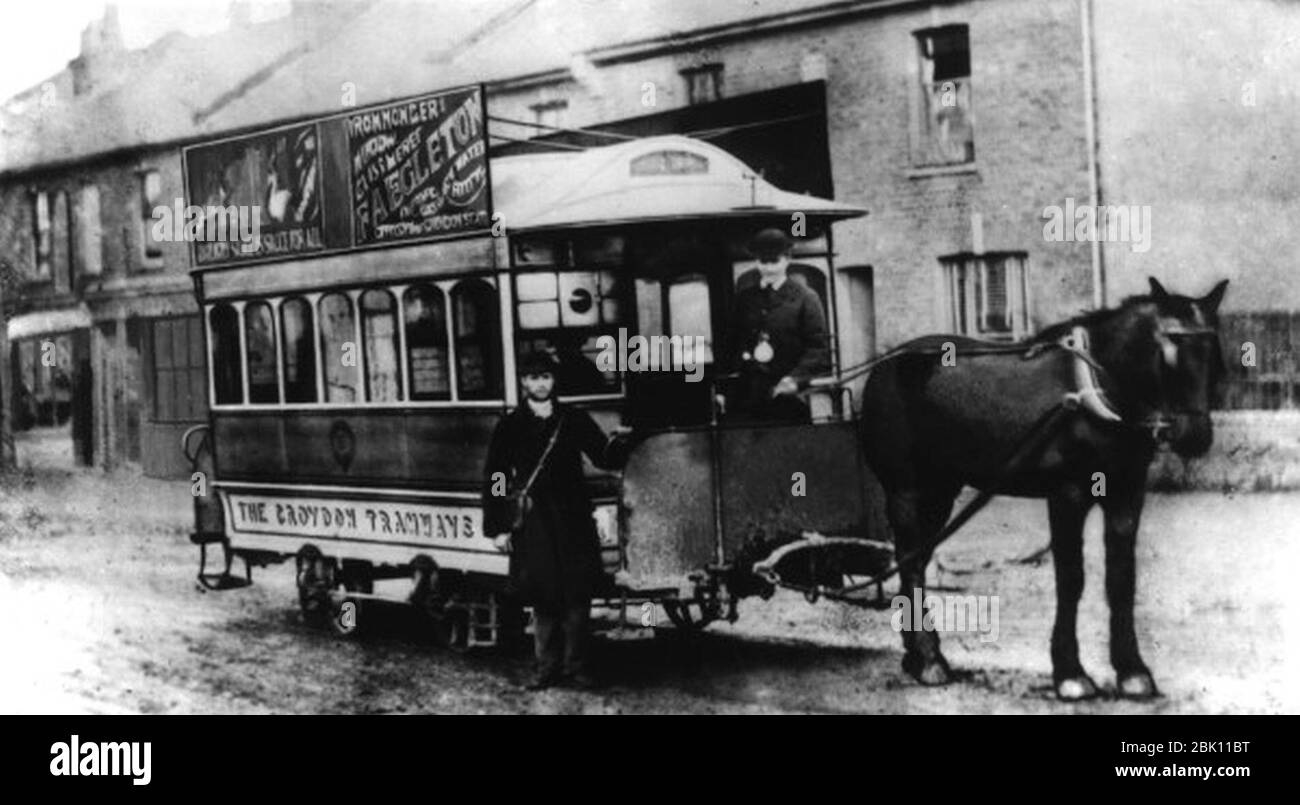 Tram a cavallo fuori dal Red Deer Croydon. Foto Stock