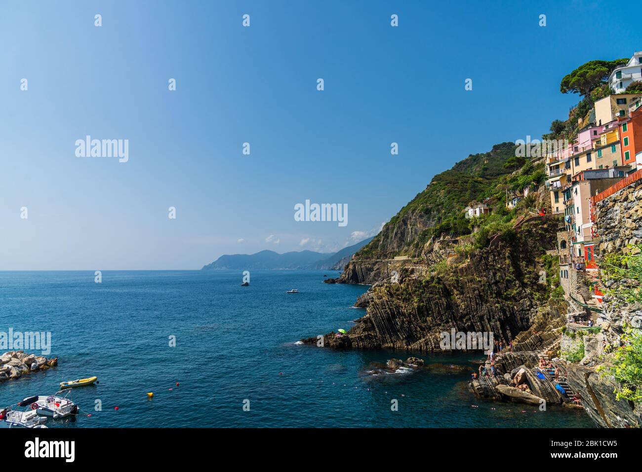 Vista sul litorale ligure in Liguria, con acqua acquamarina. Foto Stock