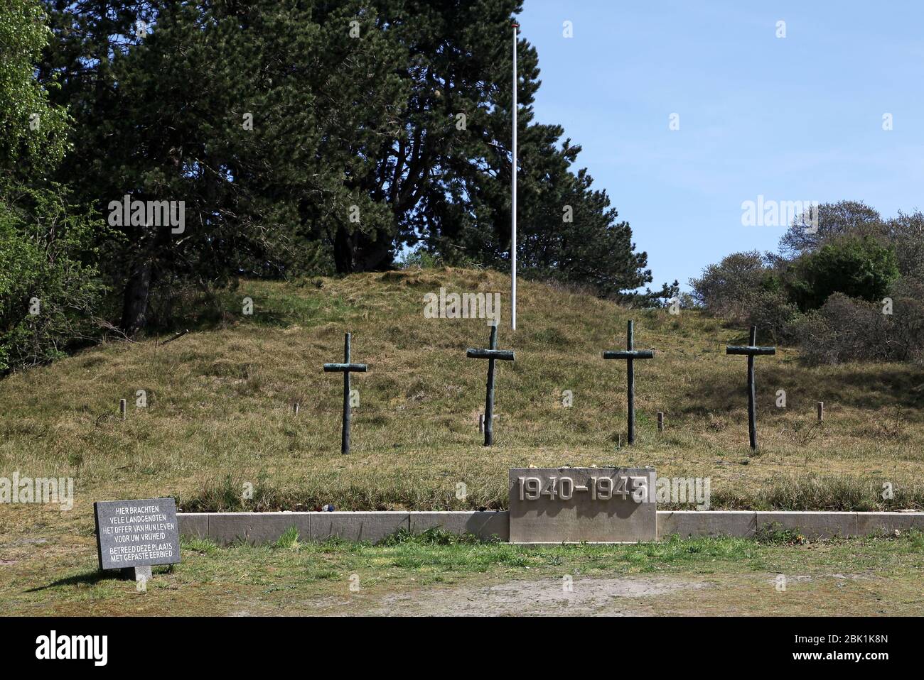Il sito commemorativo olandese della seconda guerra mondiale di Waalsdorpervlakte nei Paesi Bassi.un posto aperto nella zona delle dune 'Meijendel' (l'Aia, Paesi Bassi), dove oltre 250 membri della resistenza olandese sono stati uccisi dai tedeschi durante la seconda guerra mondiale È anche il sito del più alto collaboratore nazista Anton Mussert esecuzione nel 1946, un anno dopo il suo arresto all'Aia il 7 maggio 1945. E' una delle principali località in cui il 4 maggio si tiene il "ricordo dei morti", una commemorazione annuale delle vittime della seconda guerra mondiale e di altre vittime della guerra Foto Stock