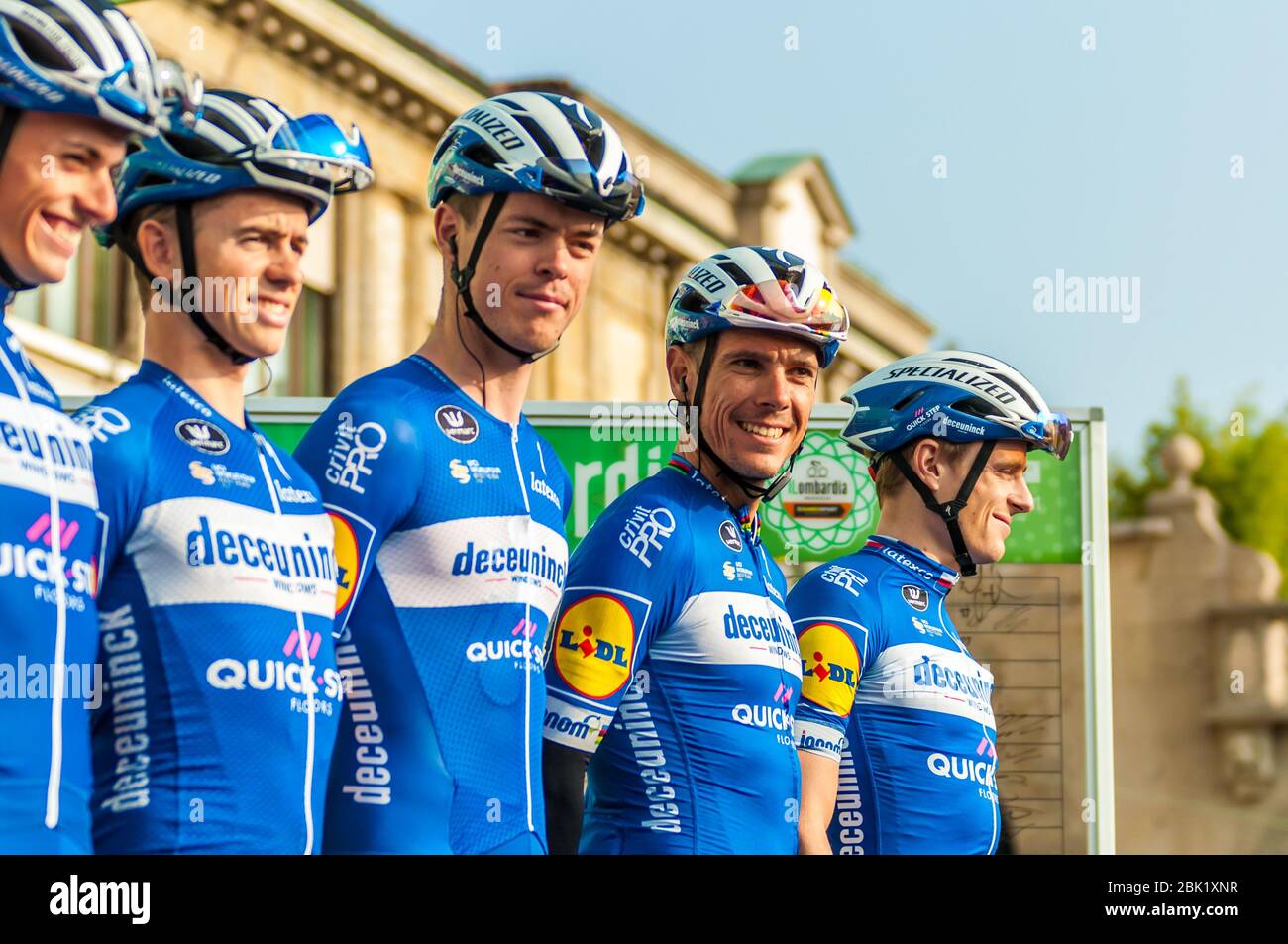 Bergamo-Como, Italia. bergamo-como, Italia, 12 Ott 2019, Philippe GILBERT (bel) (Deceuninck - Quick Step) con il vostro team durante la presentazione - - Credit: LM/Antonino Caldarella Credit: Antonino Caldarella/LPS/ZUMA Wire/Alamy Live News 2019 Foto Stock