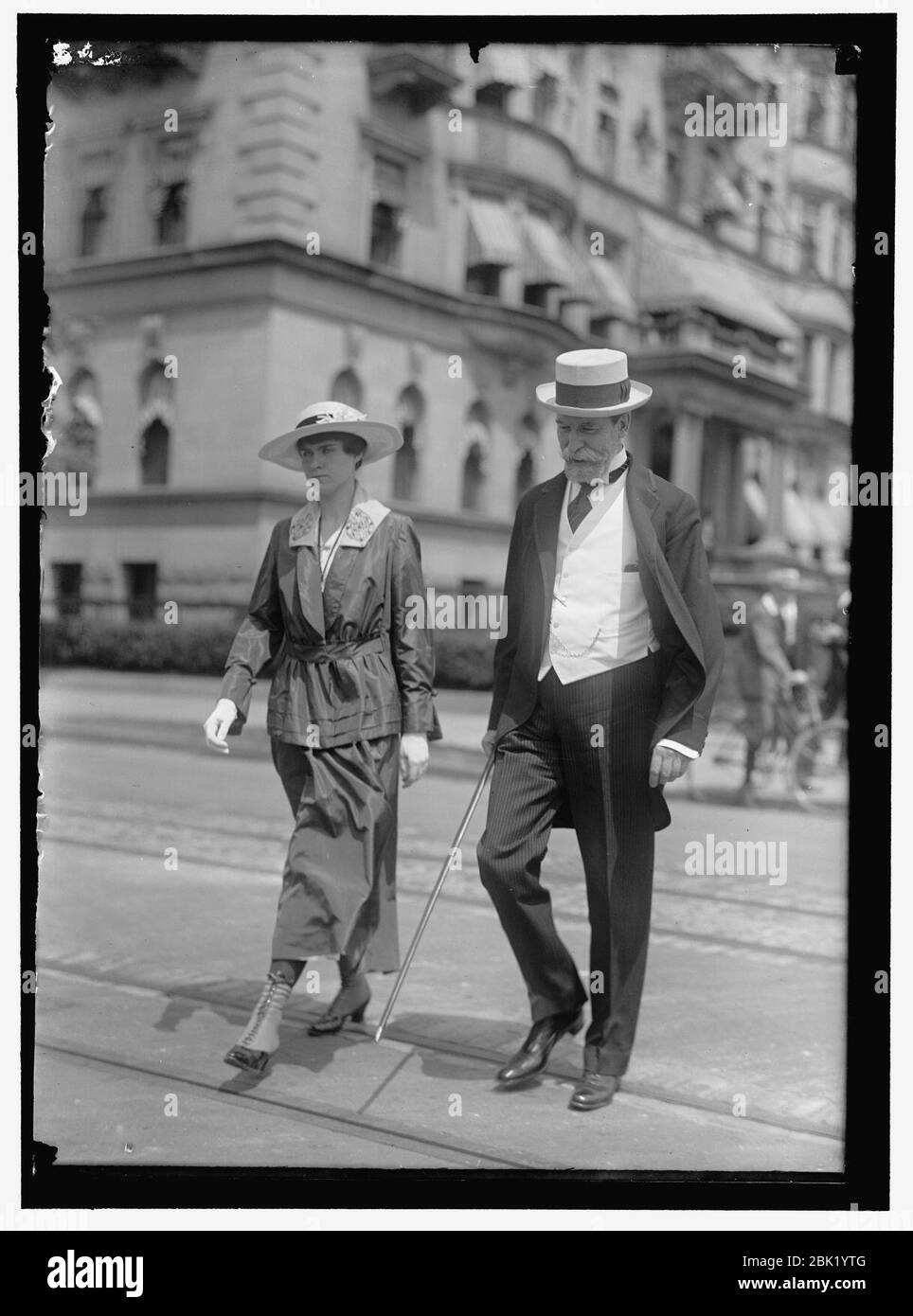 HUGHES, CHARLES EVANS. Governatore di New York, 1907-1910; ASSOCIARE LA GIUSTIZIA DELLA CORTE SUPREMA, 1910-1916; Capo della Giustizia, 1930-. Con la figlia, Katherine Foto Stock