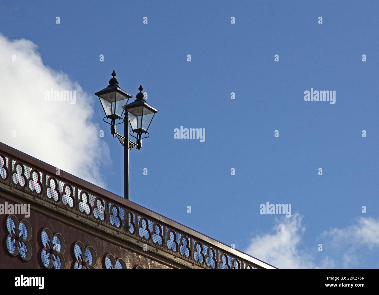 Ponte con luci ornate Foto Stock