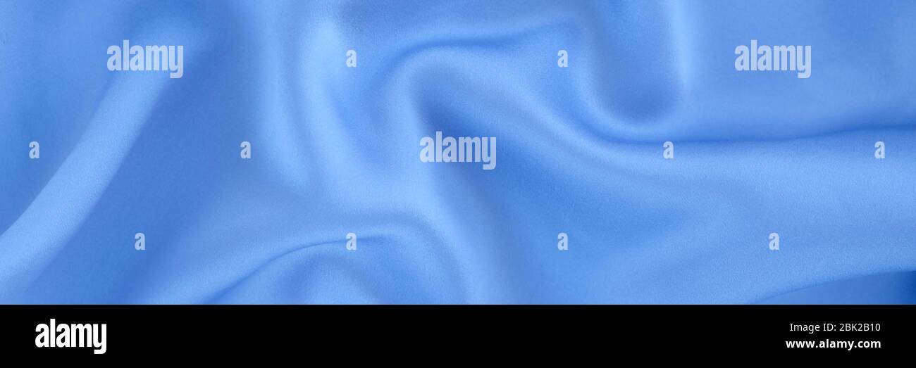 Elegante ed elegante sfondo in seta blu chiaro. Spazio di copia. Banner Web. Foto Stock