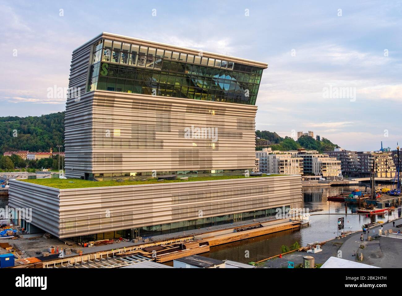 Oslo, Ostlandet / Norvegia - 2019/08/31: Cantiere di costruzione del nuovo edificio del Museo Munch - Munchmuseet - nel quartiere di Bjorvika sul lungomare di Oslofjord Foto Stock