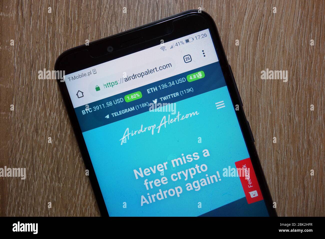 Sito Web AirdropAlert.com visualizzato sullo smartphone Foto Stock