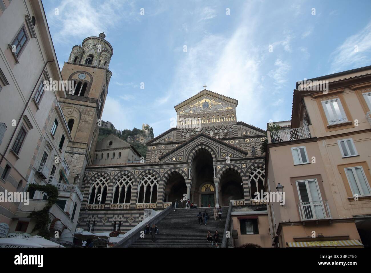 AMALFI, ITALIA - Maggio 18 2019: Vista dell'ingresso della cattedrale. Foto Stock