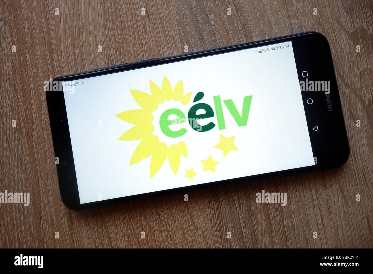 Europe Ecology – il logo del partito Verde (francese: Europe Ecologie Les Verts) visualizzato sullo smartphone Foto Stock