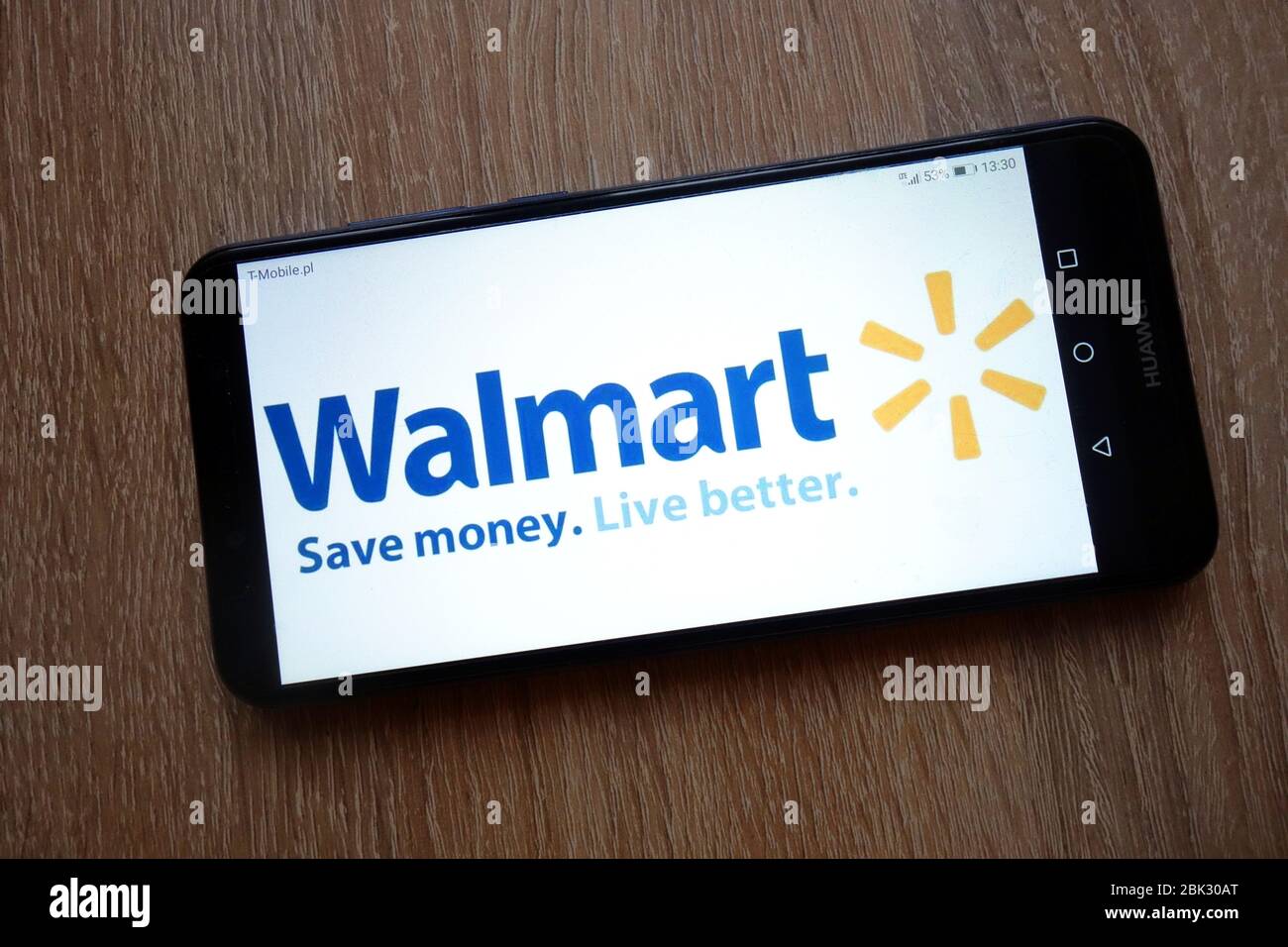 Logo Walmart visualizzato sullo smartphone Foto Stock