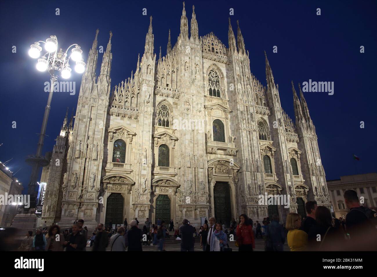MILANO, ITALIA - Maggio 30 2019: Vista notturna del Duomo di Milano Foto Stock