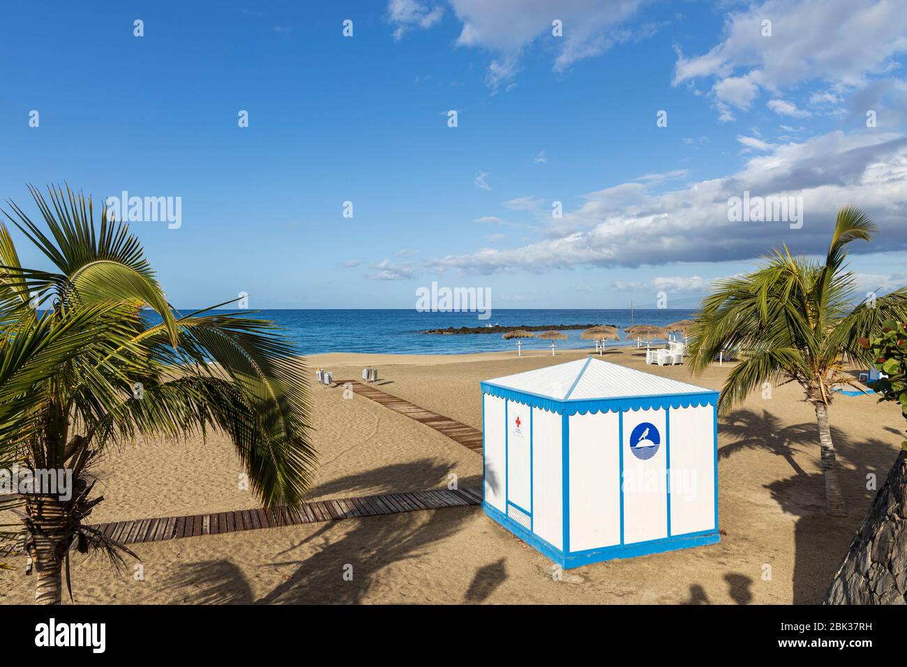 Spiaggia vuota, playa del duque, nelle zone turistiche di Costa Adeje, Tenerife, Isole Canarie, Spagna Foto Stock
