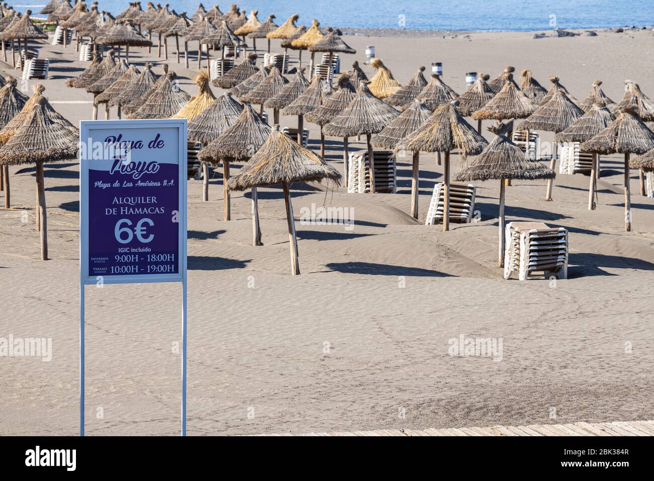 Spiagge vuote di Playa de Troya nelle zone turistiche di Costa Adeje, Tenerife, Isole Canarie, Spagna Foto Stock