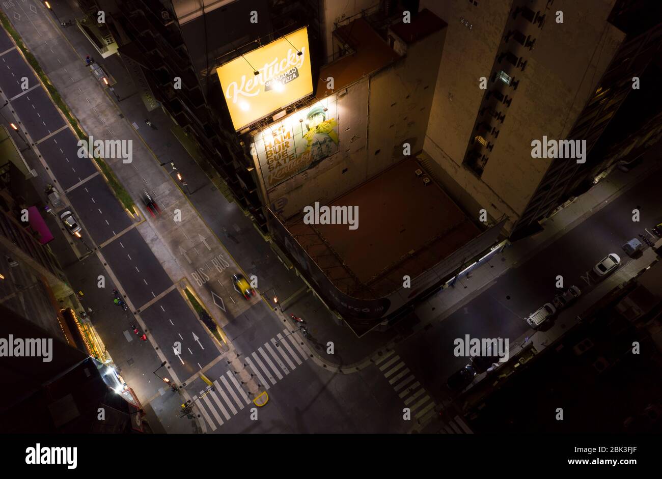 Buenos Aires, Argentina - 04 aprile 2020: Strade vuote di Buenos Aires vista durante la quarantena di blocco stato a Buenos Aires, Argentina Foto Stock