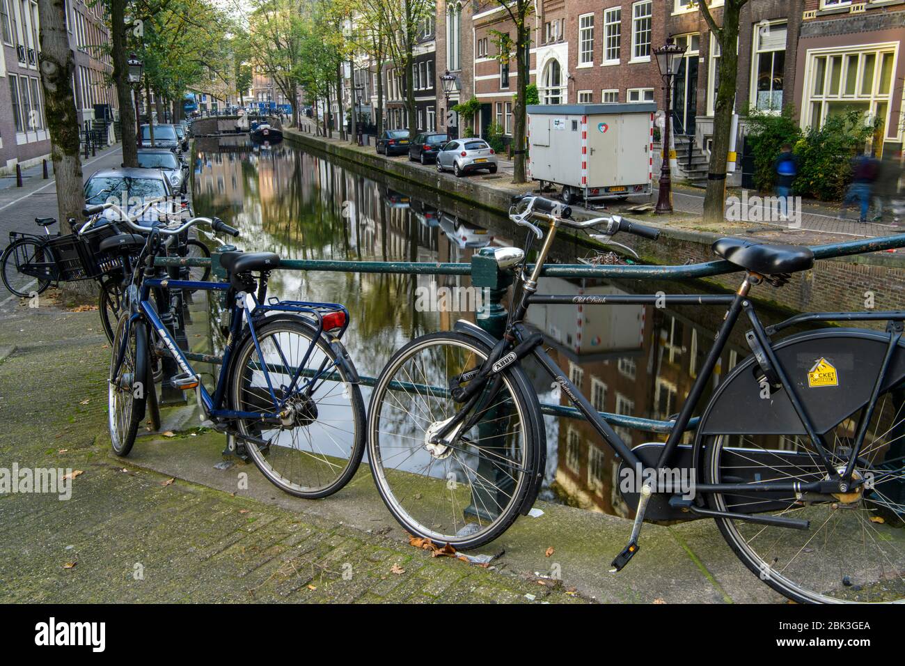 Biciclette parcheggiate, Amsterdam, Olanda del Nord, Paesi Bassi Foto Stock