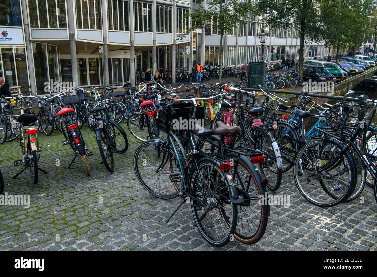 Biciclette parcheggiate, Amsterdam, Olanda del Nord, Paesi Bassi Foto Stock