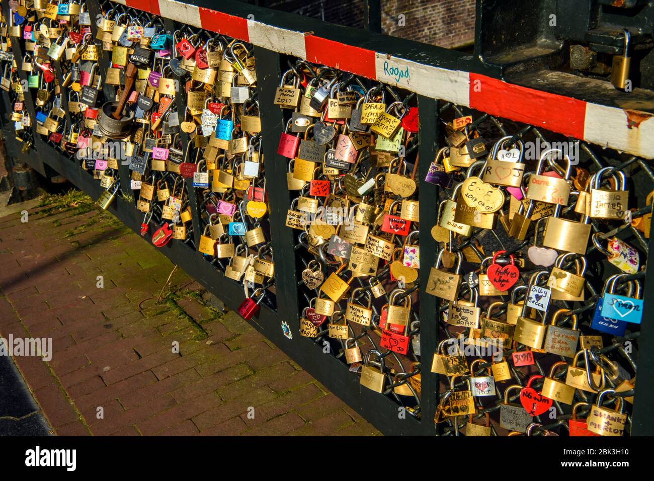 Lucchetti d'amore - simbolo dell'amore che si inneggia, Amsterdam, Olanda del Nord, Olanda Foto Stock