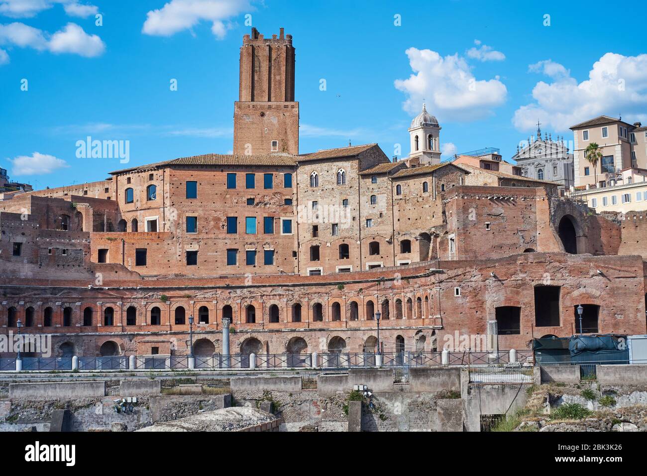 Vista sui mercati di Traiano a Roma, in una giornata di sole Foto Stock