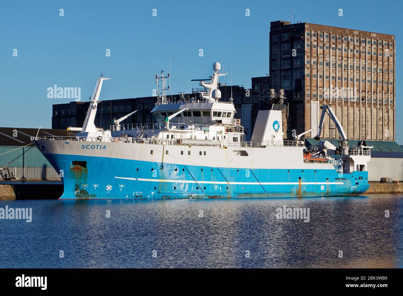 Nave da ricerca per la pesca (Scozia) ormeggiato al porto di Leith a Edimburgo Foto Stock
