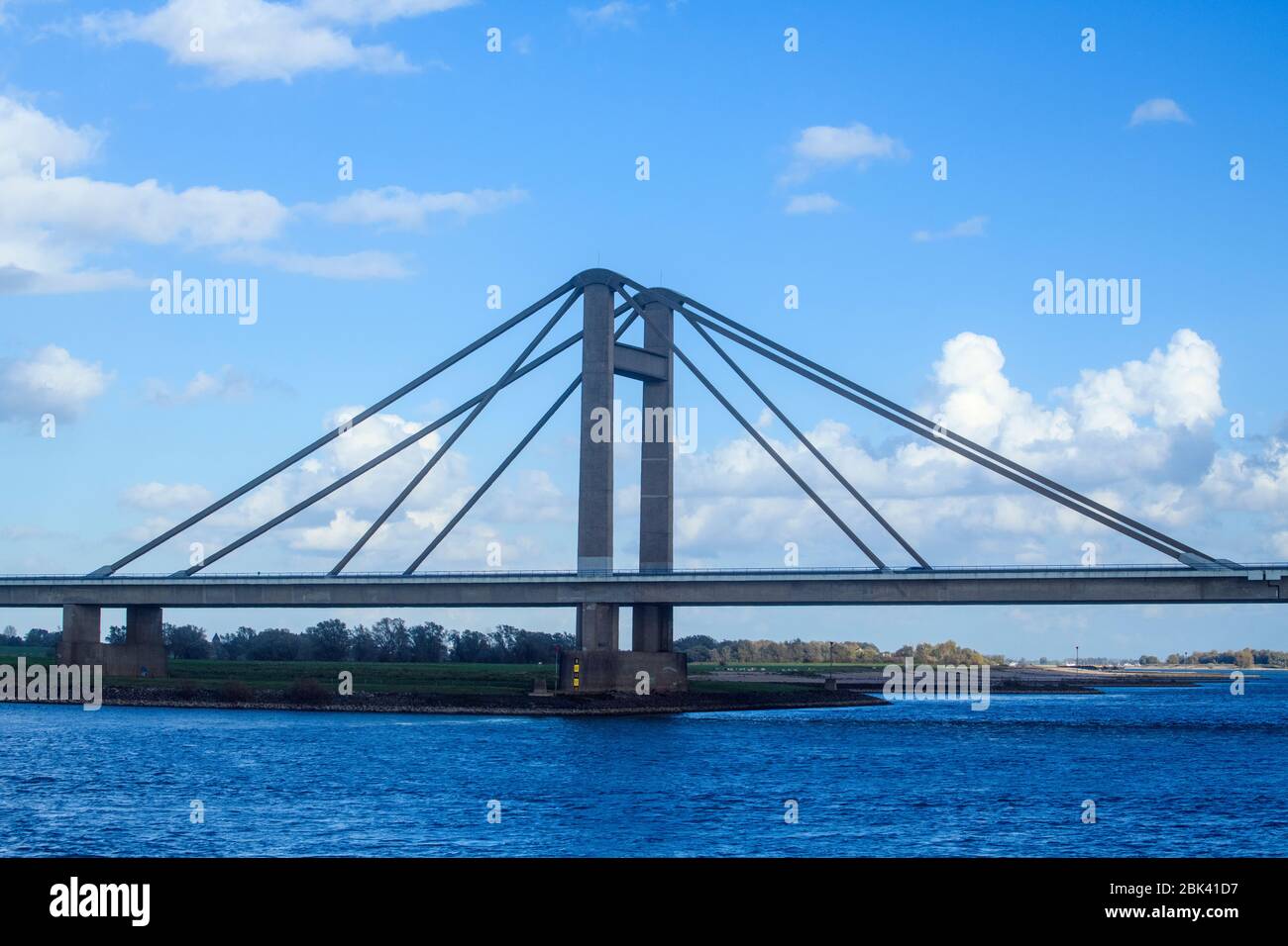 Prins Willem-Alexanderbrug Scholte Aanbouw PWA brug 1, tra Echteld e Beneden-Leeuwen, Gelderland, Paesi Bassi Foto Stock
