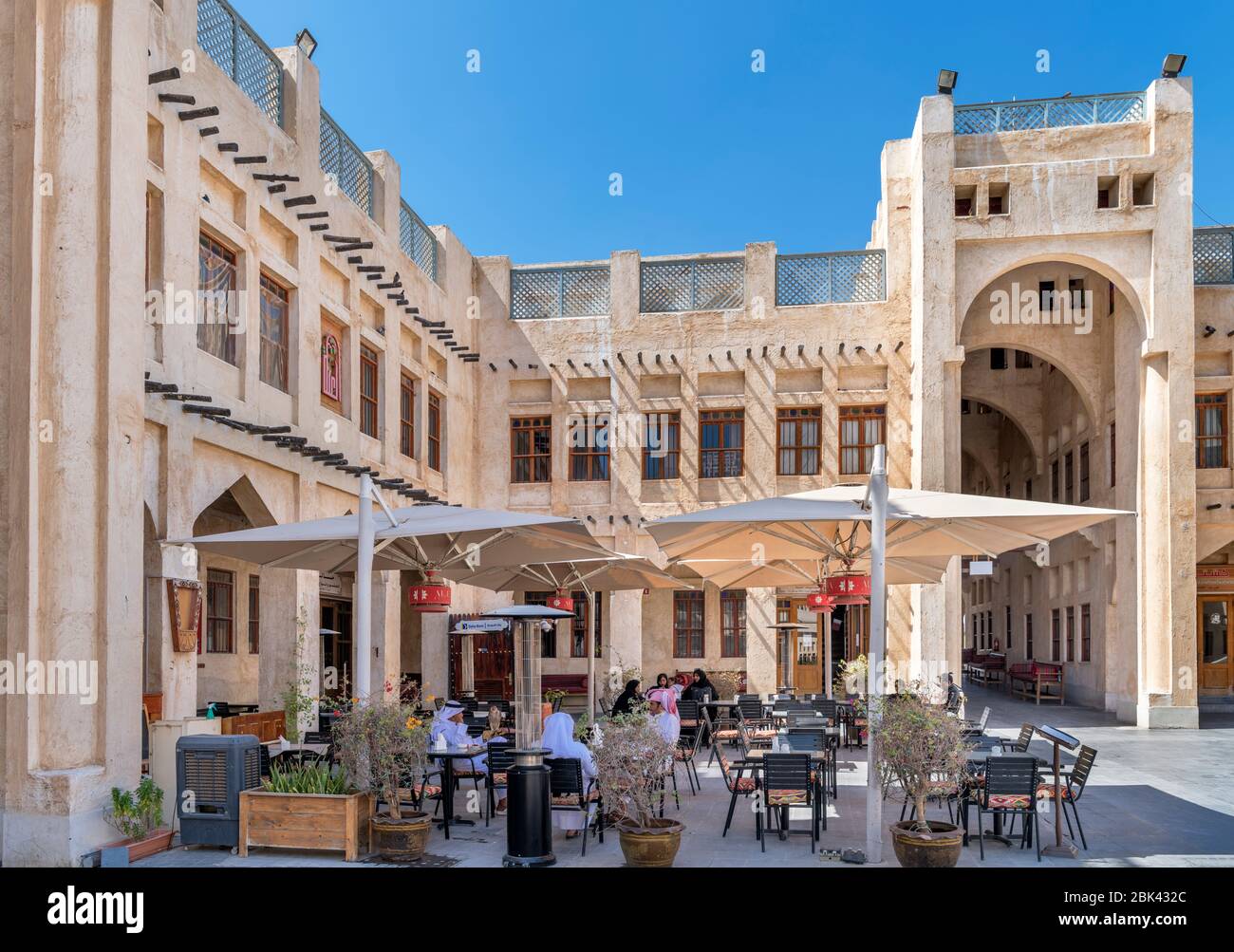 Cafe nel suq Falcon, Doha, Qatar, Medio Oriente Foto Stock