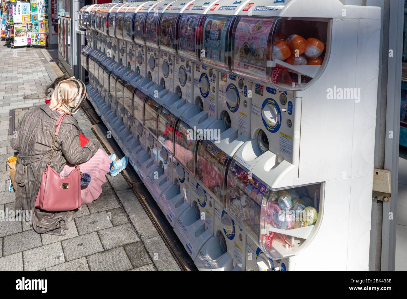 Distributori automatici di giocattoli a capsule, Tokyo, Giappone Foto Stock
