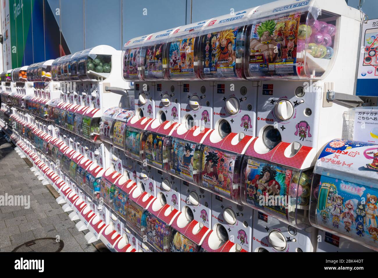Distributori automatici di giocattoli a capsule, Tokyo, Giappone Foto Stock