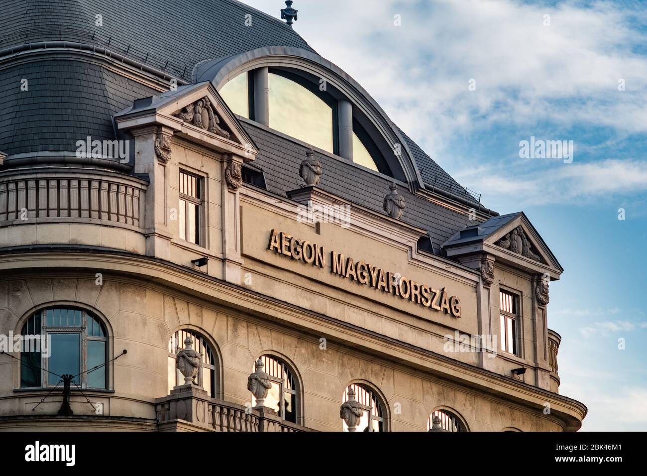 Budapest / Ungheria - 20 ottobre 2018: Antico edificio storico di Aegon Magyarorszag, Ungheria società di assicurazioni generali a Budapest, Ungheria Foto Stock
